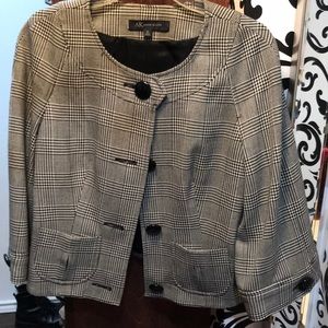Collarless cropped jacket